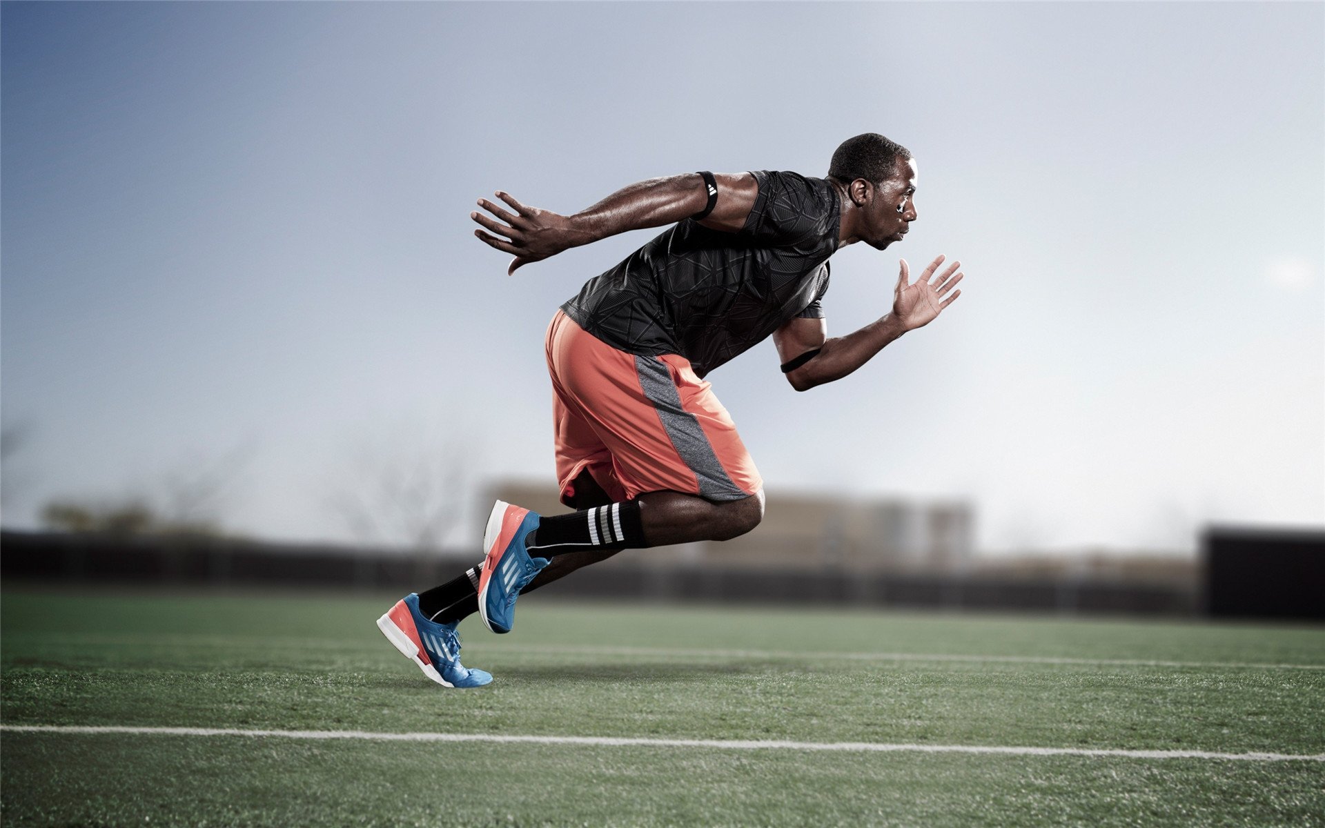 九游体育-全黑队的攻守兼备让比赛更加精彩纷呈，黑队黑队口号