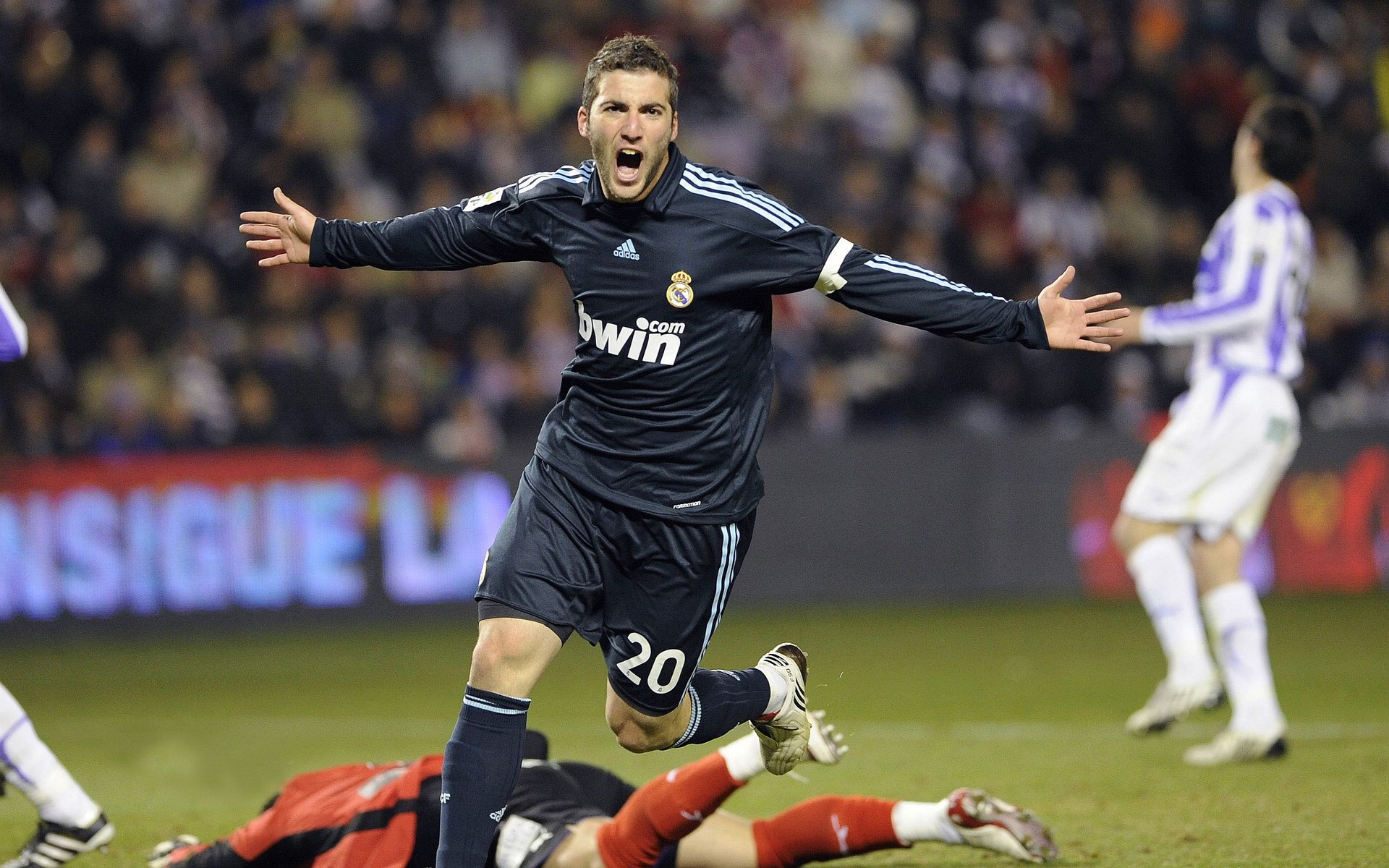 九游app官方下载-巴黎圣日耳曼完胜主场，提前锁定法甲冠军